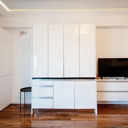 Studio Pearl - White Tower *